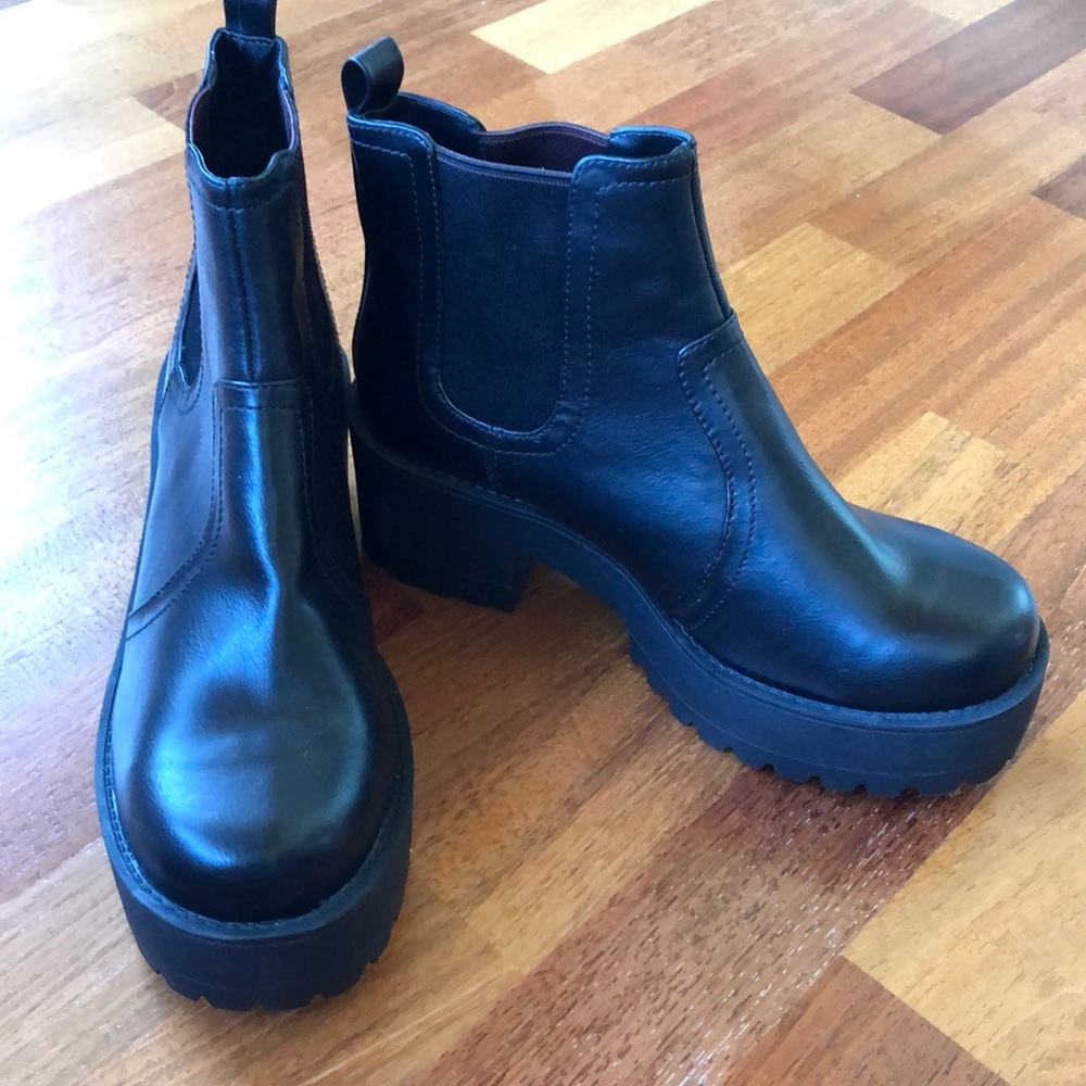 Lipstik black Eamon boots. Never been worn